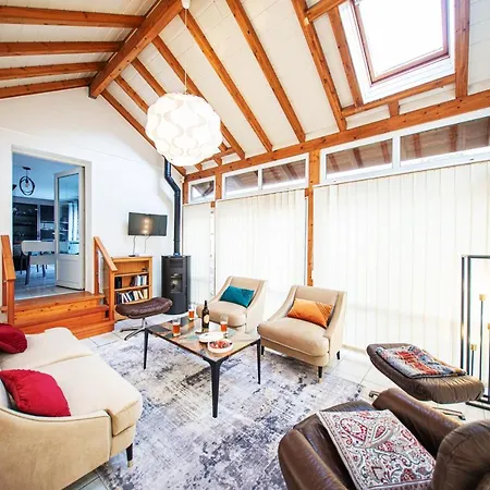 La Coquette ! Maison Au Coeur De Avec Veranda Barbecue Garage Baby-foot Et Barre De Son La Bresse