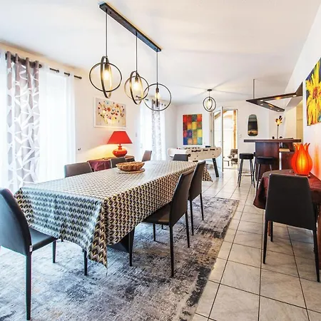 La Coquette ! Maison Au Coeur De Avec Veranda Barbecue Garage Baby-foot Et Barre De Son La Bresse