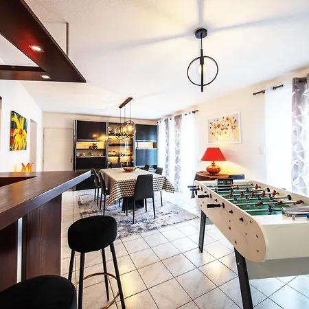 La Coquette ! Maison Au Coeur De Avec Veranda Barbecue Garage Baby-foot Et Barre De Son La Bresse
